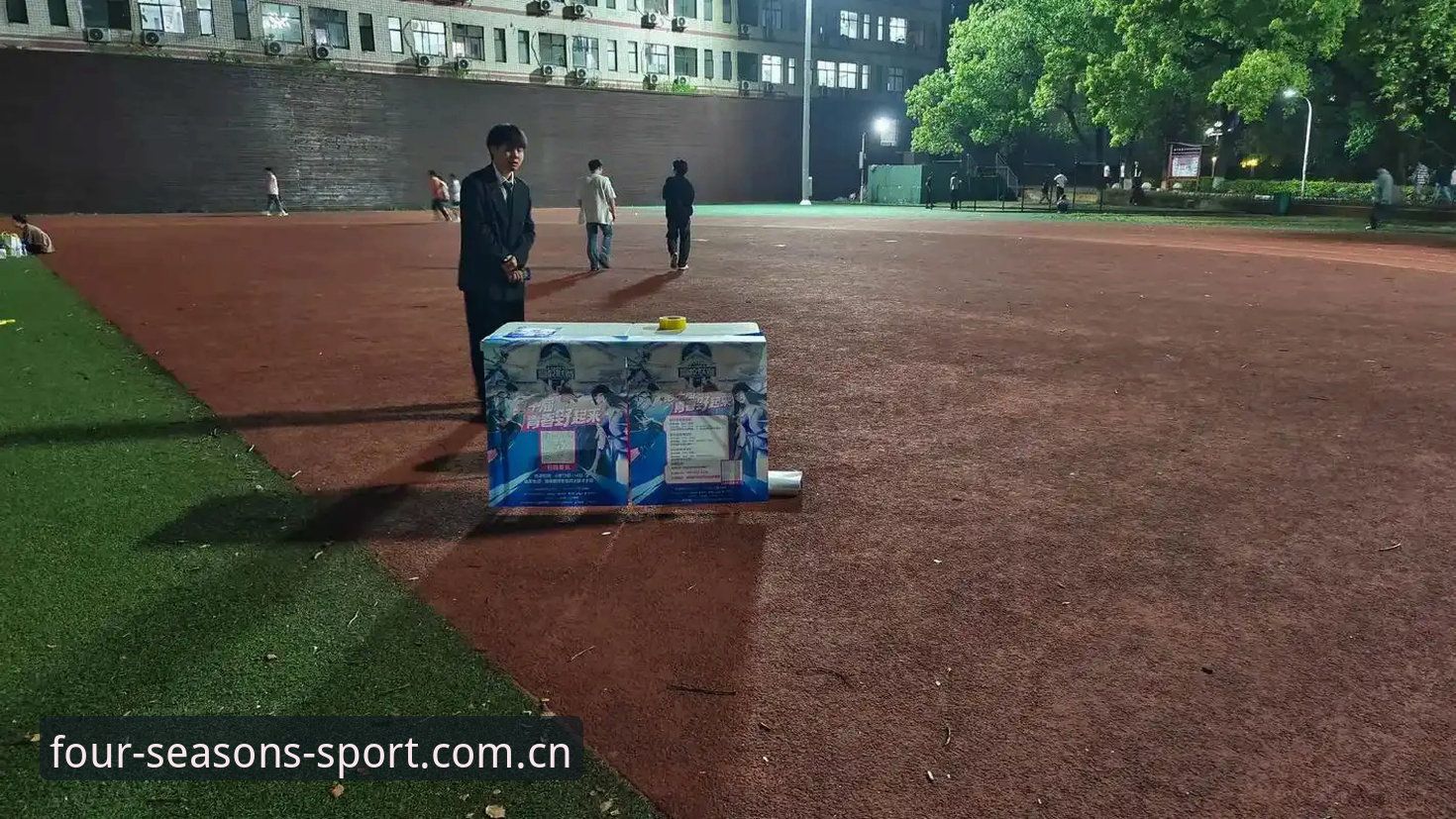四季体育投屏 vs 传统观赛：哪种方式更适合你的比赛日体验？